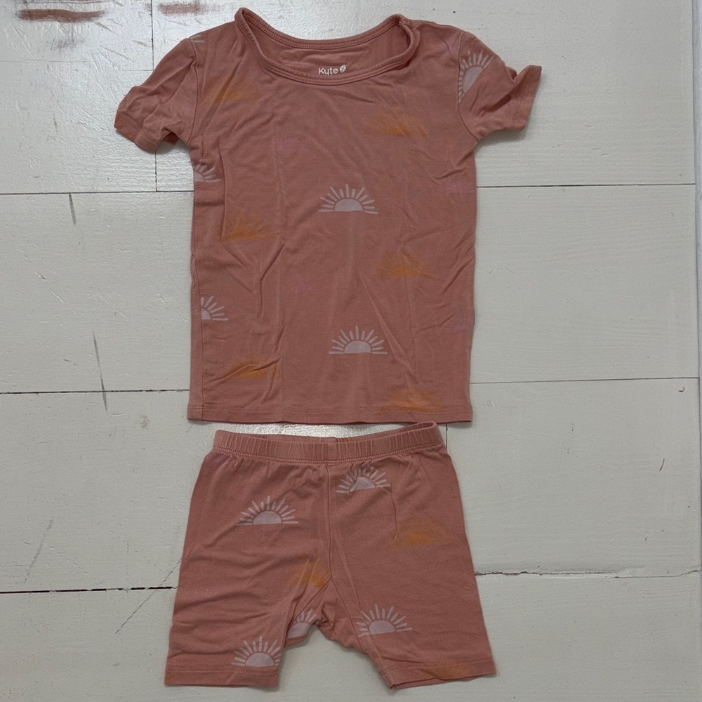 Kyte BABY Pink Sun Graphic Kids Pajama Set